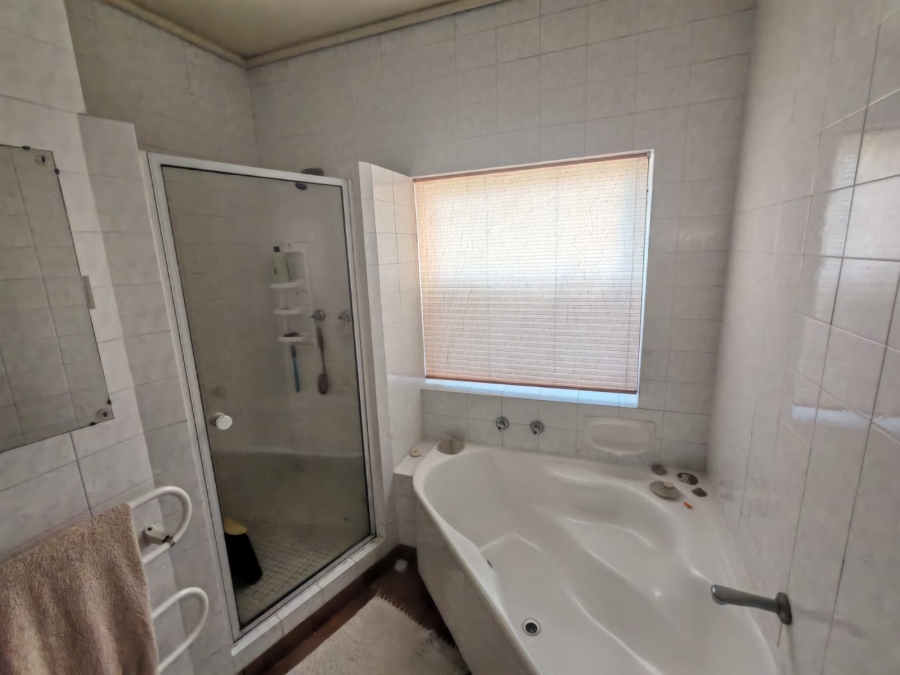 3 Bedroom Property for Sale in Summerstrand Eastern Cape